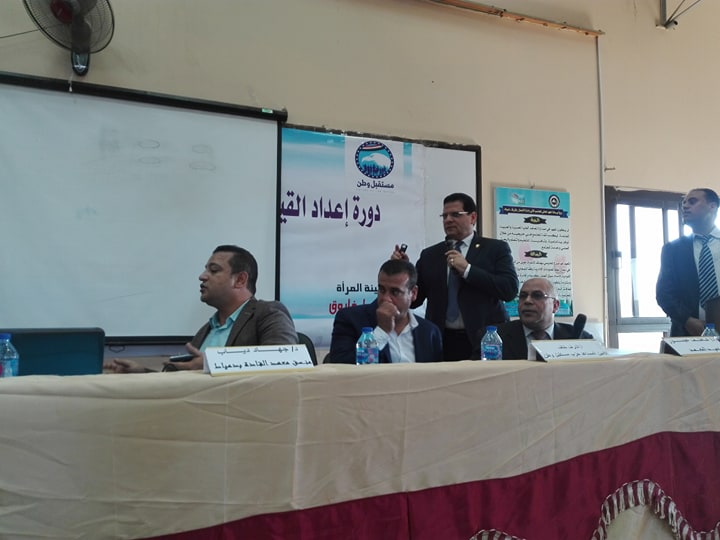 “الشريف “يفتتح دورة “اعداد القيادات المحلية” بالمعهد العالي للحاسب الالي بالزرقا بمحافظة دمياط