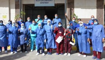 الرعاية الصحية: تطعيم 1366 فردا من الطاقم الطبى بلقاح كورونا بالأقصر وبورسعيد