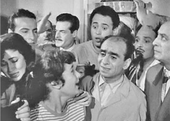 كيف تتصرف إذا علقت داخل المصعد مع انقطاع الكهرباء؟