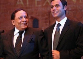 محمد إمام يطمئن الجمهور على الحالة الصحية لوالده