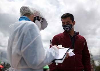 الموجة الثالثة لكورونا تُجبر 4 مدن كولومبية على الإغلاق الكامل