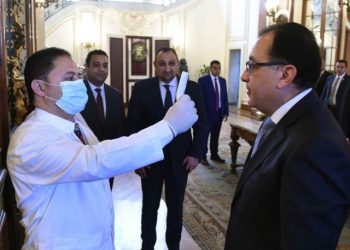 “الصحة” تجرى الاختبارات السريعة لأعضاء الحكومة للكشف عن “كورونا” قبل الاجتماع الأسبوعى