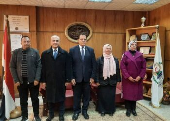 القادة  ”و ” المجتمع