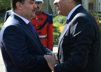 رئيس الوزراء يصل العراق لحضور اللجنة العليا المصرية العراقية