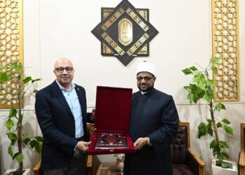 شيخ الأزهر يكرم د. أحمد بهي الدين رئيس هيئة الكتاب لدوره الثقافي البارز في معرض القاهرة الدولي
