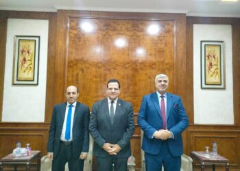 قيادات “وزارة الشباب والرياضة” مع القادة