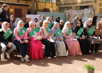 محافظ الجيزة يكرم ١٥ طالبة من حفظة القرآن الكريم بمدرسة الشهيد هشام شتا الإعدادية بنات