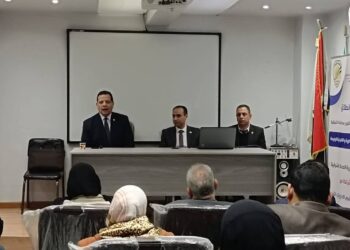 “القادة” تذهب بالعلم لكل طالب علم