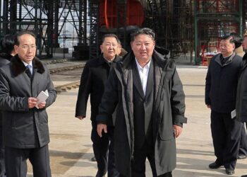 زعيم كوريا الشمالية في زيارة لمشاريع هامة