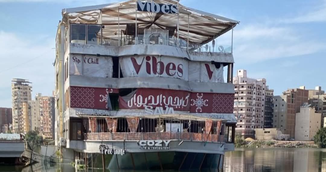 غرق مركب عائم في النيل بالمنصورة…