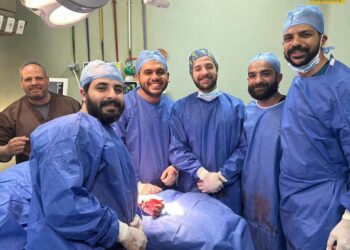 فريق طبي بمستشفى قصر العيني ينجح في زراعة يد مبتورة لمريض 20 عامًا