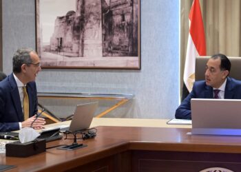رئيس الوزراء يُتابع مع وزير الاتصالات وتكنولوجيا المعلومات جهود تعزيز التحول الرقمي