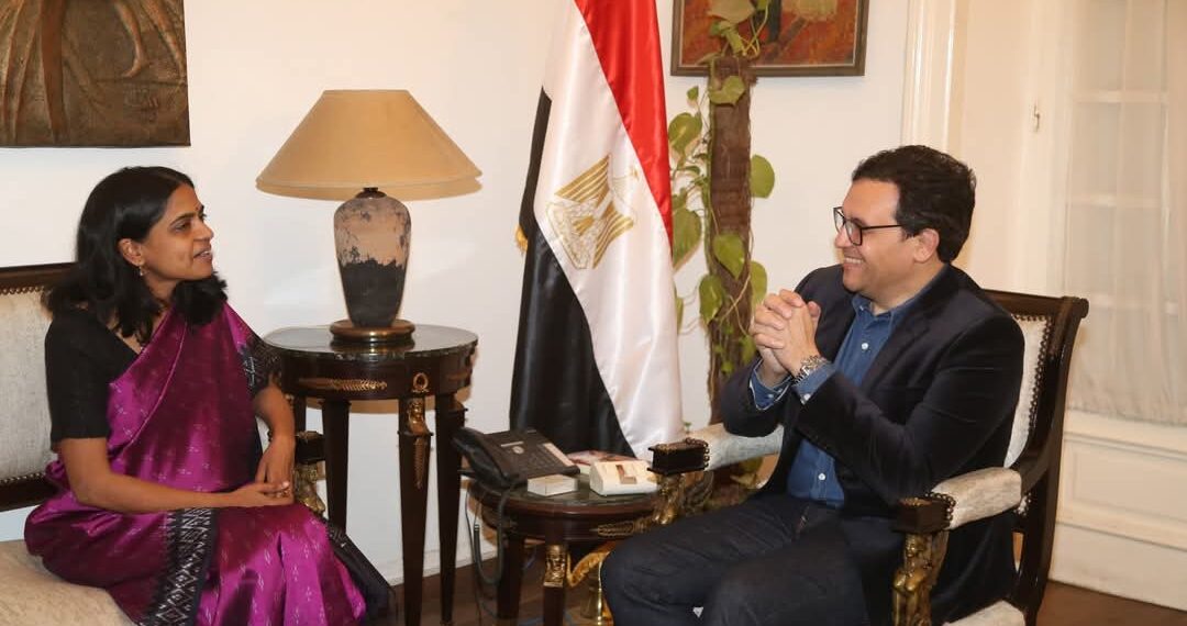 وزير الثقافة يلتقي القائم بأعمال سفير الهند بالقاهرة ويتسلّم دعوة للمشاركة في قمة “ويفز 2025” بمومباي
