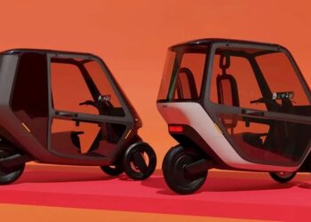 شركة ألمانية تقدم مركبة كهربائية جديدة بثلاثة عجلات..