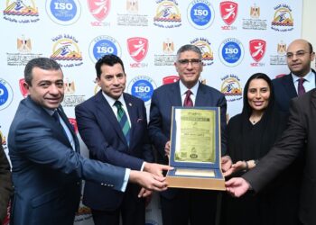 كإنجاز جديد وللمرة الأولى دكتور/ أشرف صبحي يتسلم شهادة الأيزو لمركز التنمية الشبابية بالشيخ زايد