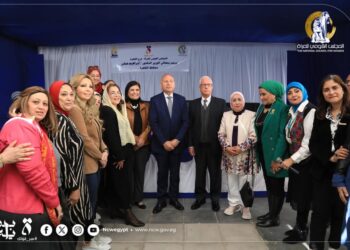 الدكتورة/ نسرين البغدادي ومحافظ القاهرة يتفقدان مطبخ المصرية  بحي الأسمرات