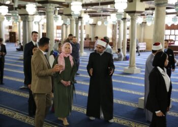 رئيسة البرلمان السولوفيني تزور الجامع الأزهر