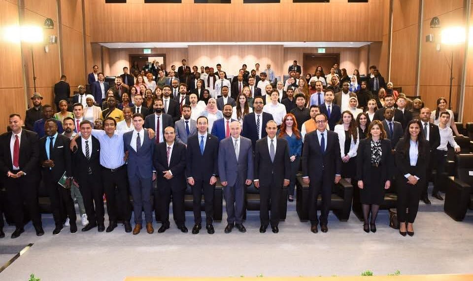 وزير الخارجية يؤكد التزام مصر الكامل بدعم السلام والاستقرار على الصعيدين الإقليمي والدولي