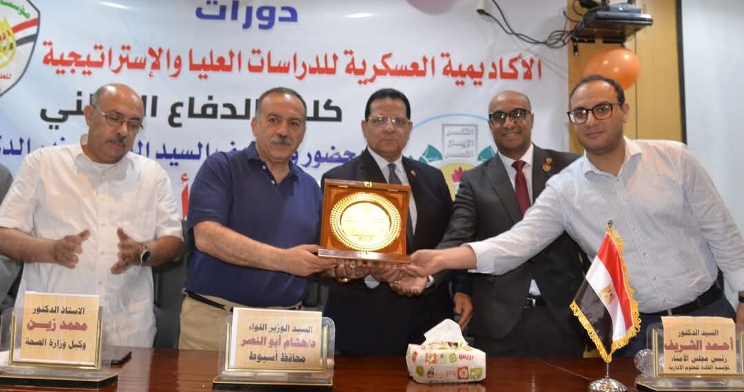 القادة ترسم خطوط الوعي على خريطة التنمية