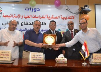 القادة ترسم خطوط الوعي على خريطة التنمية