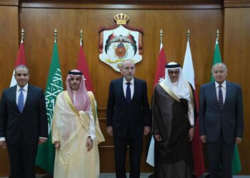 وزير الخارجية يشارك في اجتماع “الوزارية العربية الإسلامية” مع ملك الأردن.. واجتماع اللجنة مع الرئيس الفلسطيني