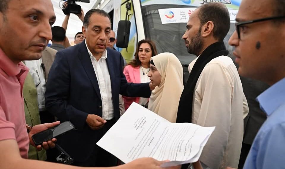 مدبولي يستجيب لطلب أب لانقاذ ابنته المريضة