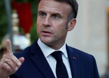 الرئيس الفرنسي يدعو إلى خفض التصعيد بين إسرائيل وإيران