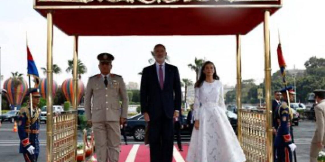 ملك وملكة إسبانيا يزوران النصب التذكاري للجندي المجهول