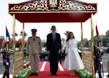 ملك وملكة إسبانيا يزوران النصب التذكاري للجندي المجهول