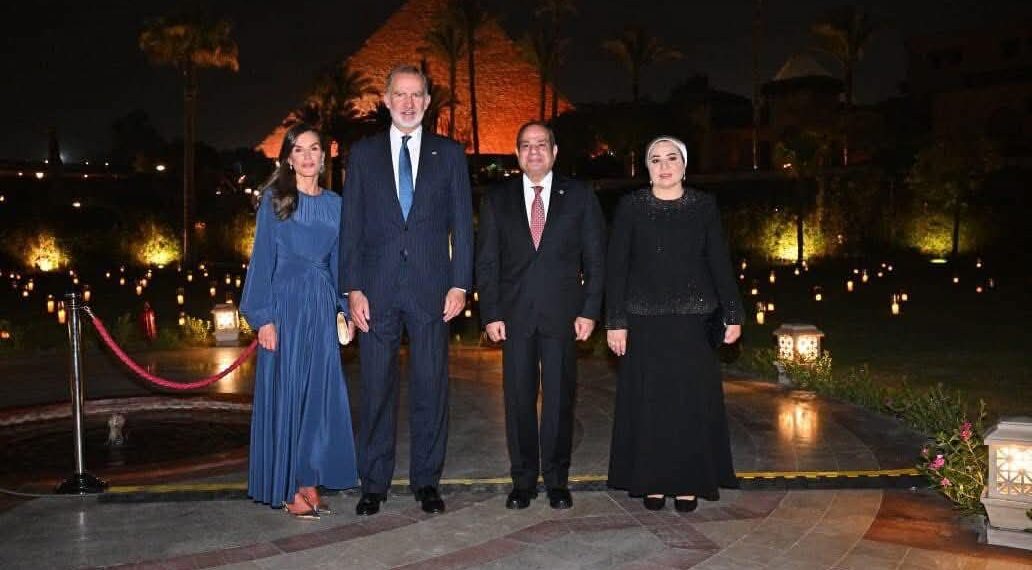 الرئيس السيسى وقرينته يصطحبان ملك وملكة إسبانيا في جولة بأهرامات الجيزة