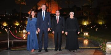 الرئيس السيسى وقرينته يصطحبان ملك وملكة إسبانيا في جولة بأهرامات الجيزة
