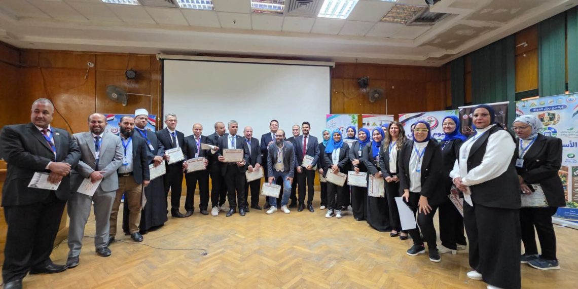 محافظ القليوبية يشهد احتفالية تخرج الدفعة الأولى من برنامج «محاكاة رجل الدولة»..