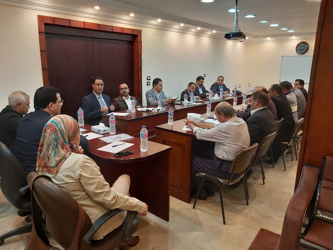 ” رغم الظروف الجوية ” القادة تعقد اجتماع الهيئه العليا المصغرة للمؤسسة