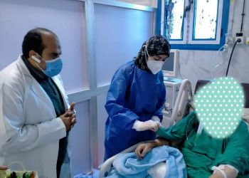 مستشفيات العزل بالشرقية تحتفل مع مصابات كورونا بعيد الأم