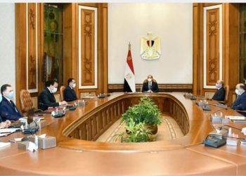 الرئيس السيسي يجتمع مع رئيس مجلس الوزراء ووزير النقل وعددٍ من الوزراء