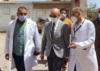 وكيل وزارة الصحة بالشرقية يتابع فعاليات تطعيم المواطنين بلقاح كورونا بههيا وأبو كبير