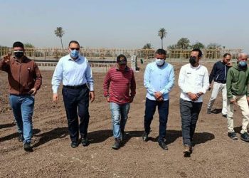 محافظ الشرقية يتفقد أعمال إنشاء مشروع صرف صحي نبتيت بمركز مشتول السوق بتكلفة 360 مليون جنيه