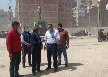 محافظ الشرقية يتفقد أعمال الرصف والتطوير بطريق ميدان الشهيد أحمد المنسي بمنيا القمح