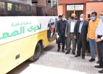 لأول مرة بالشرقية..المحافظ يُعلن عن تشغيل أول ميني باص لذوي الهمم بمدينة الزقازيق