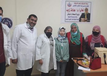 تطعيم سيدة صينية بلقاح كورونا بالشرقية