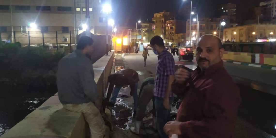 السيطرة على إنفجار ماسورة مياه بكوبري القناطر بنطاق حي ثان الزقازيق