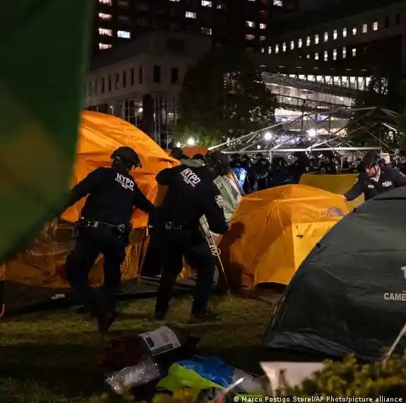 تفكيك مخيمات اعتصام المحتجين ضد حرب غزة في عدد من الجامعات الأمريكية