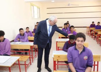 وزير التربية والتعليم يتابع امتحانات صفوف النقل .