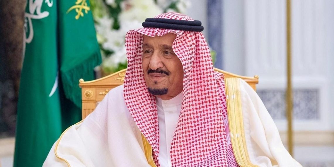 “إصابة العاهل السعودي بالتهاب في الرئة “