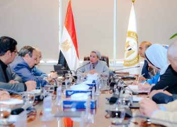 وزيرة البيئة تعقد اجتماعاً موسعاً لبحث فرص الاستثمار .