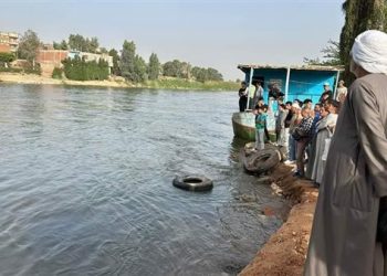 “مشاجرة بين سائقي ميكروباص ينتهي بسقوطه في نهر النيل: تفاصيل حادث مأساوي في منطقة أبو غالب”