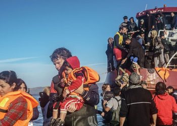 “اليونان تطلق سراح المصريين المتهمين في حادثة غرق سفينة مهاجرين بعد إسقاط القضية ضدهم”