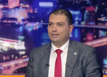 هل ممكن يتخترق موبايلك من مجرد مسح كود QR؟ أو من رسالة WhatsApp فيها لينك شكله “عادي”؟ تفتكر التطبيقات اللي بتنزلها من Google Play آمنة 100%؟