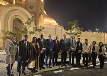 القادة تشارك في ملحمة رائعة تجسد أسمى معاني الحب والوطنية من قلب الحدث في الكاتدرائية