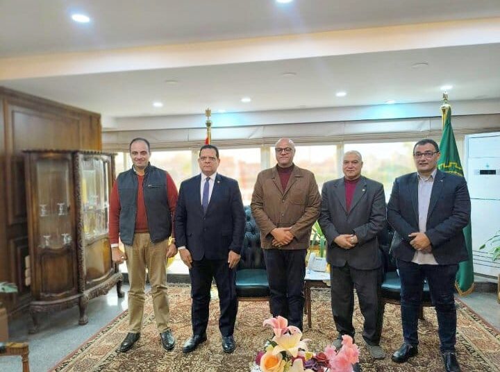 محافظ القليوبية يستقبل نقيب الصيادلة ورئيس مؤسسة القادة لبحث آفاق التعاون المشترك و يوجه بربط مخرجات مشروع  إعداد رجل الدولة حلول عملية وعلمية لقضايا المجتمع في القليوبية